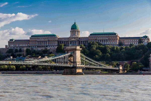  Szechenyi Chain Bridge n Budapest 