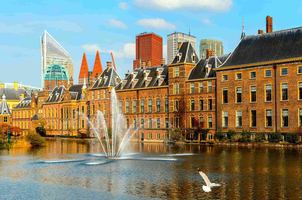 The Ridderzaal in Binnenhof with the Hofvijver lake