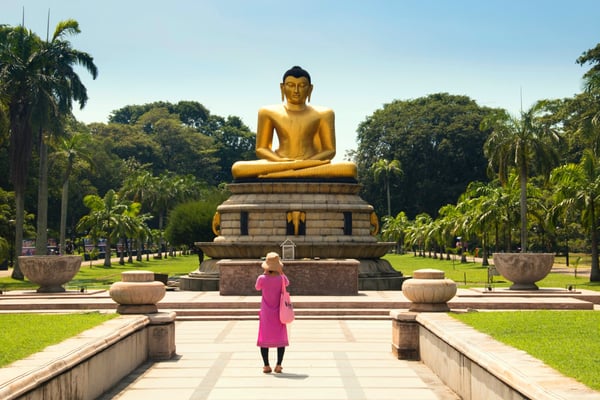 The golden buddha statue in the Viharamahadevi park
