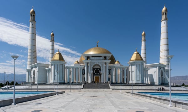 ashgabat turkmenistan the mosque near masoleum of turkmenbasy 