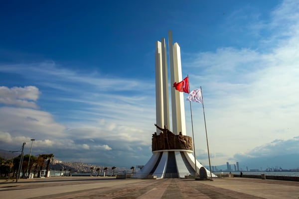 ataturk statue in karsiyaka coatline of izmir