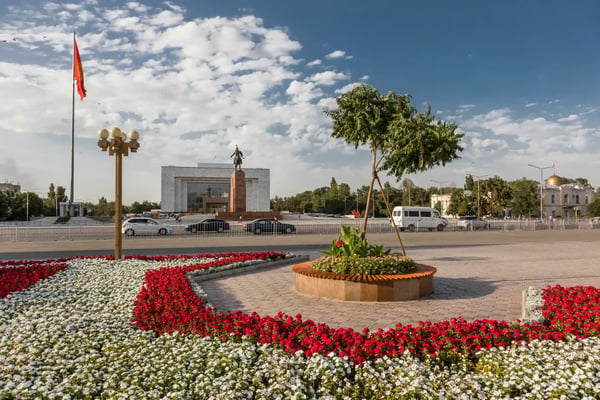 bishkek kyrgyzstan ala too square bishkek formerly frunze is the capital and the