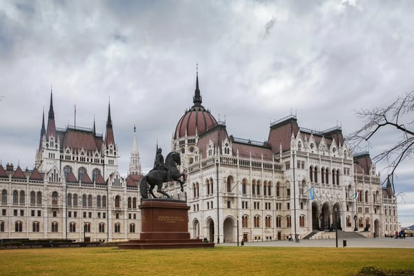 budapest skyline hungarian parlament