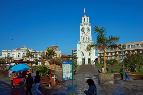 clock tower in plaza arturo prat