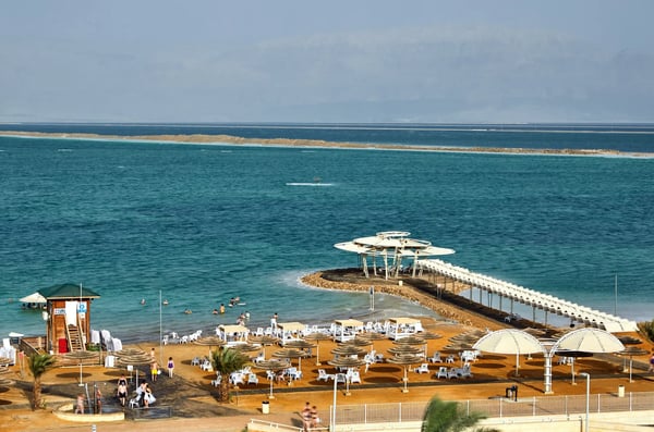 dead sea is a sal lake bordering jordan to the north 