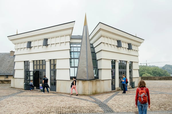entering elevator from plateau du saint esprit in cite judiciaire in luxembourg 