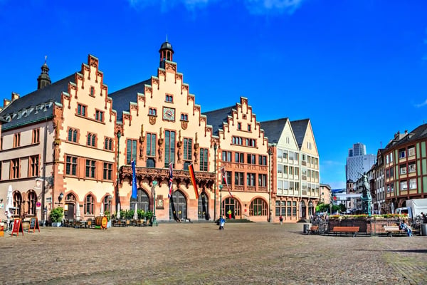 frankfurt on the main germany the weihnachtsplatz and roemer of frankfurt