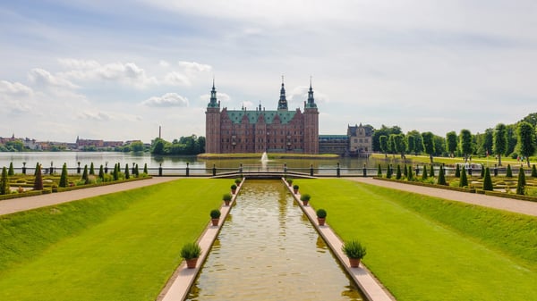 frederiksborg palace from the garden