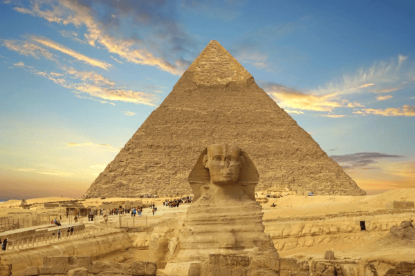 great sphinx including pyramids of menkaure and khafre in giza cairo egypt