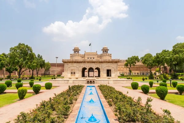 hazuri bagh park and alamgiri gate 