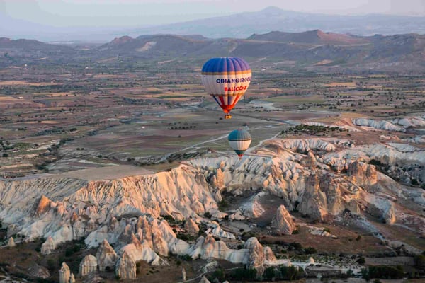 hot air baloon over cappadocia 