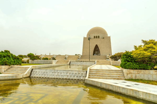 karachi mazar e quaid jinnah mausoleum picturesque view with fountain pakistan