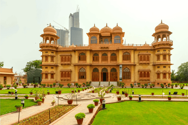 karachi mohatta palace museum picturesque view at hatim alvi road with garden on a cloudy day 