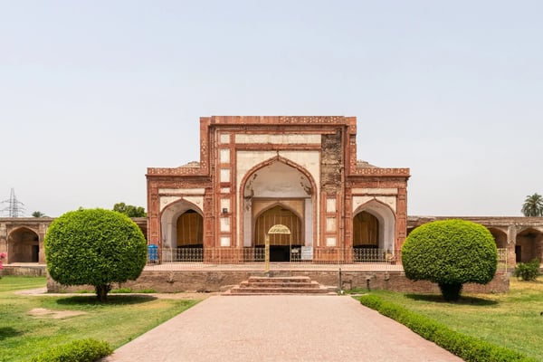 lahore shahdara bagh jahangir s tomb picturesque view of masjid maqbara jahangir mosque iwan on a