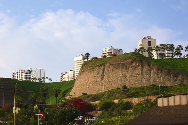lima peru view onto the cliff line the parque del amor park of love and the malecon
