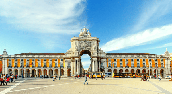 lisbon portugal famous arch at the praca do comercio lisbon portugal 