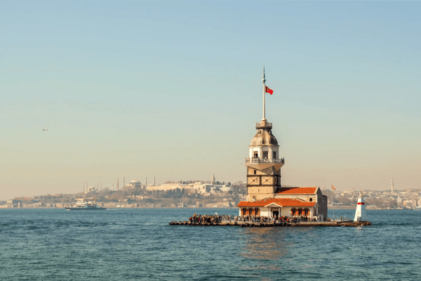 maidens tower located in the middle of bosporus 