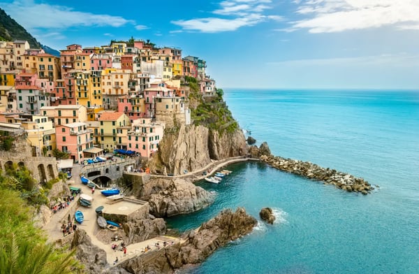 manarola cinque terre romantic small village with colorful buildings on cliff overlooking sea cinque