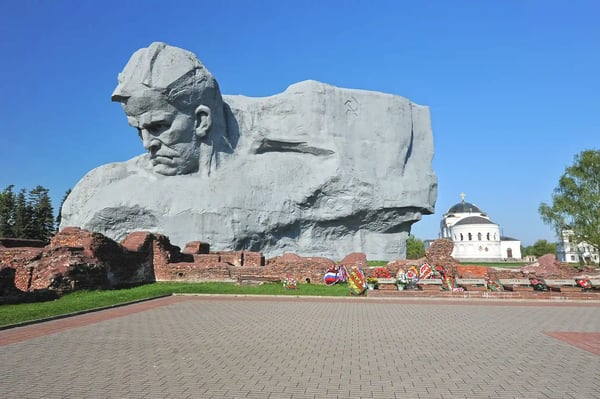 monument to the defenders of the brest fortress and the eternal flame belarus