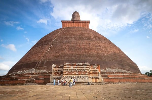 polonnaruwa sri lanka jetavana dagoba is one of the central landmarks in the sacred