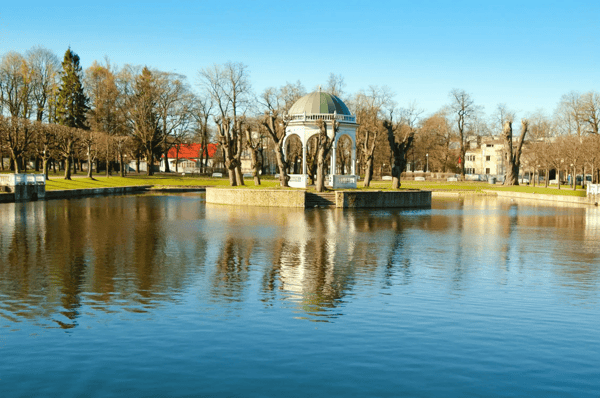 pond in park kadriorg tallinn