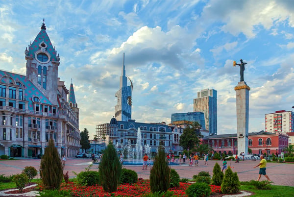 radisson blu hotel and medea statue holding the golden fleece 
