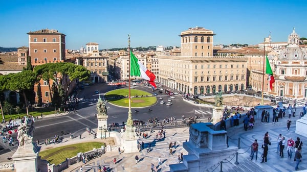 rome italy turist in piazza venezia view from the monument to vittorio emanuele the