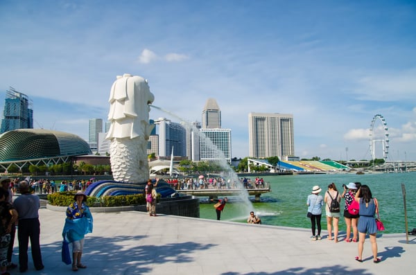 singapore unidentified tourist watching and taking picture at merlion famous place 