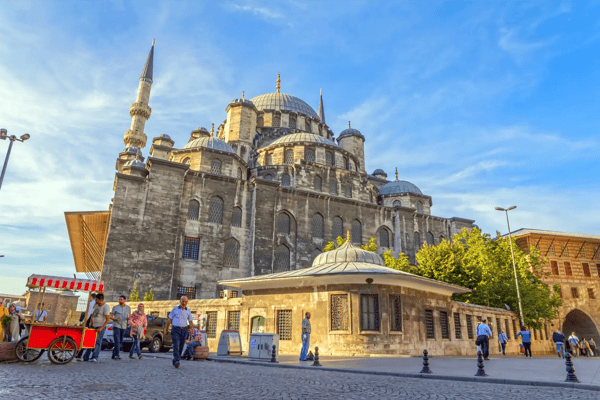 square in front of the new mosque yeni cami in the eminonu district