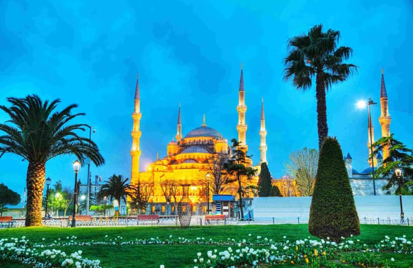 sultan ahmed mosque in Istanbul in the night