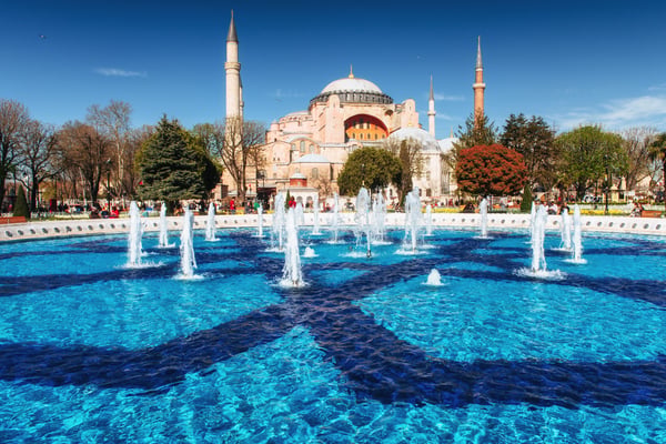 sultan ahmed mosquz illuminated blue mosque 