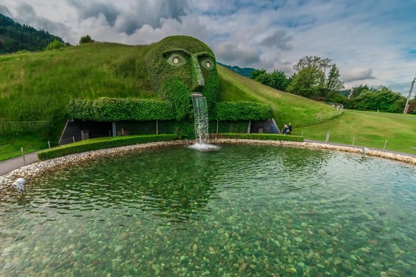 swarovski kristallweltem en wattens ubicado en los alrededores de innsbruck austria