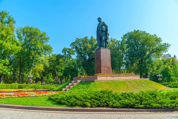 taras shevchenko monument in shevchenko park