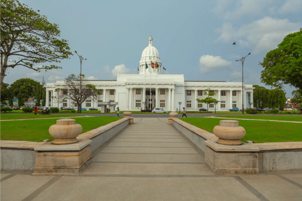 the town hall of colombo is the headquarters of the colombo municipal council and the office of the