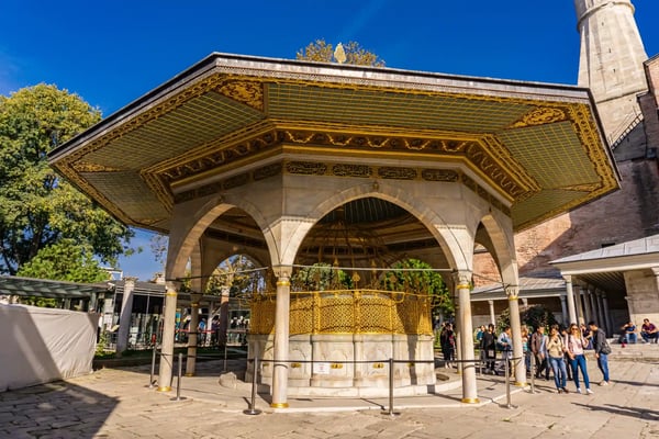 topkapi palace served as the main residence of the ottoman sultans
