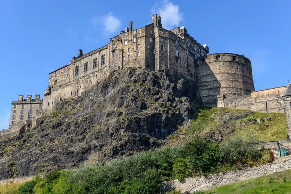 view of the edinburgh castle 