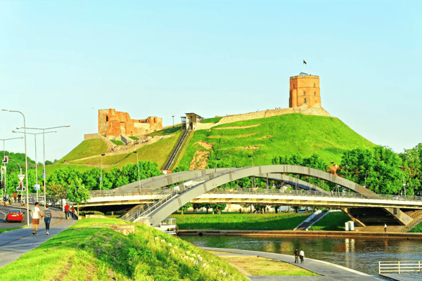 vilnius lithuania upper castle and neris river at mindaugas bridge vilnius lithuania