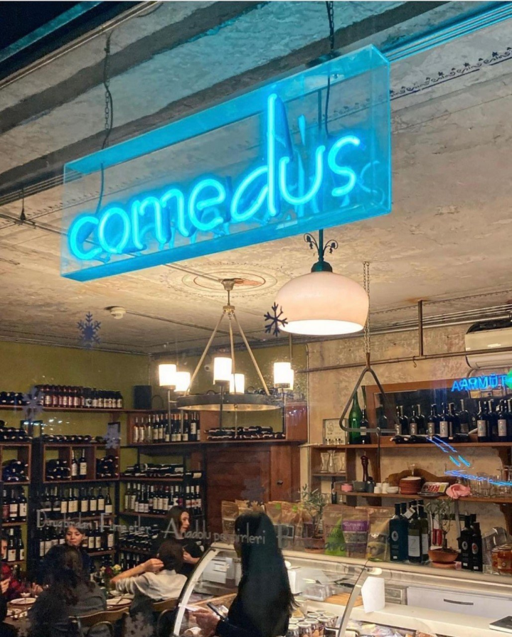 Comedus 