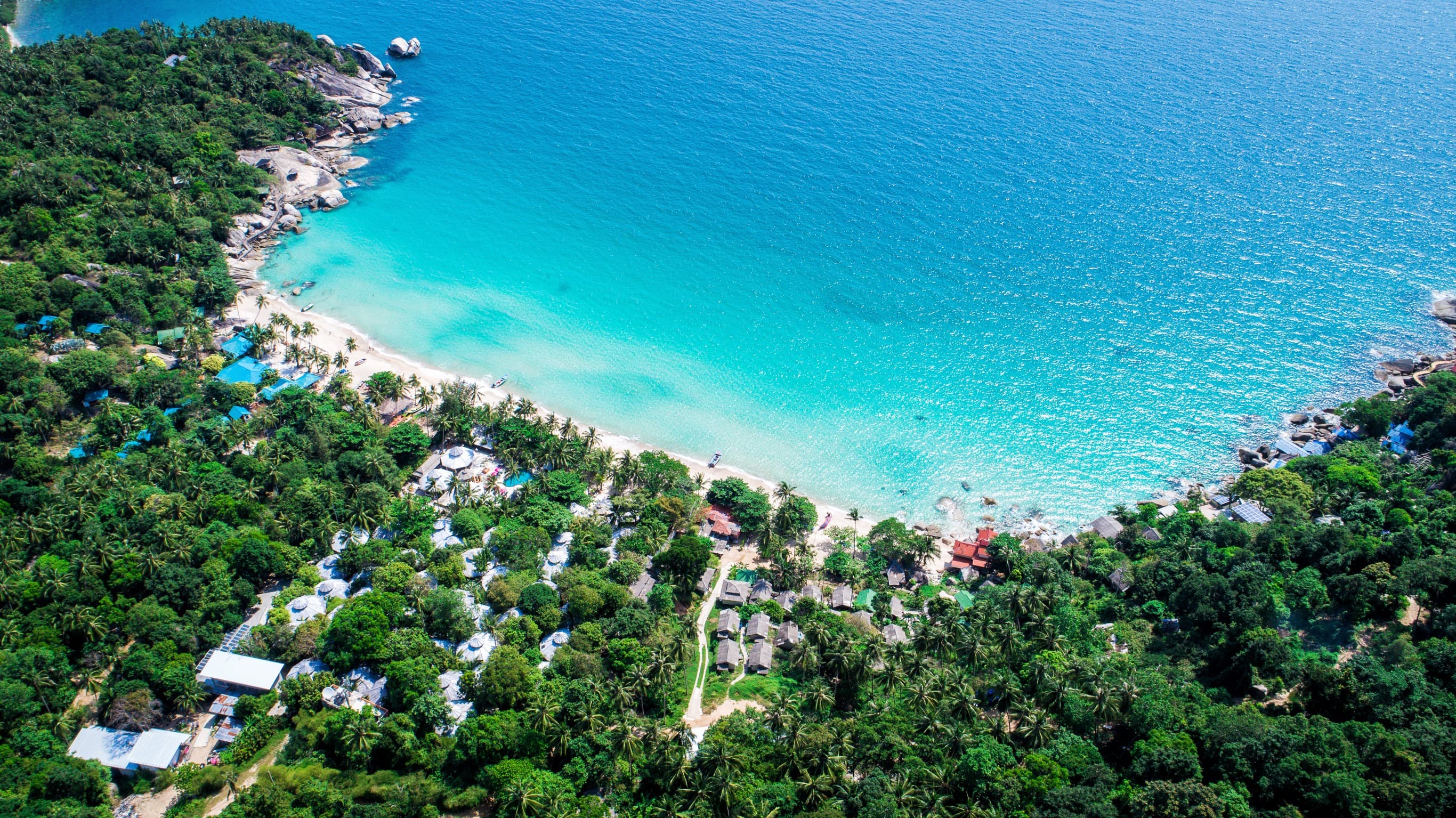 Green island and the sea