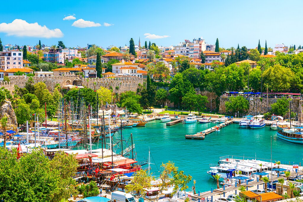 Optimal Seasons for Visiting Alacati