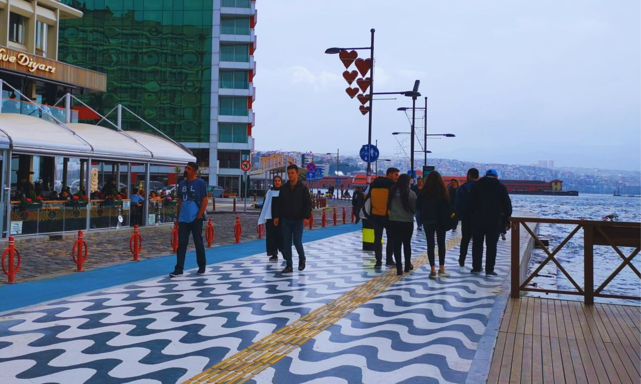 Enjoy The Kordon Promenade